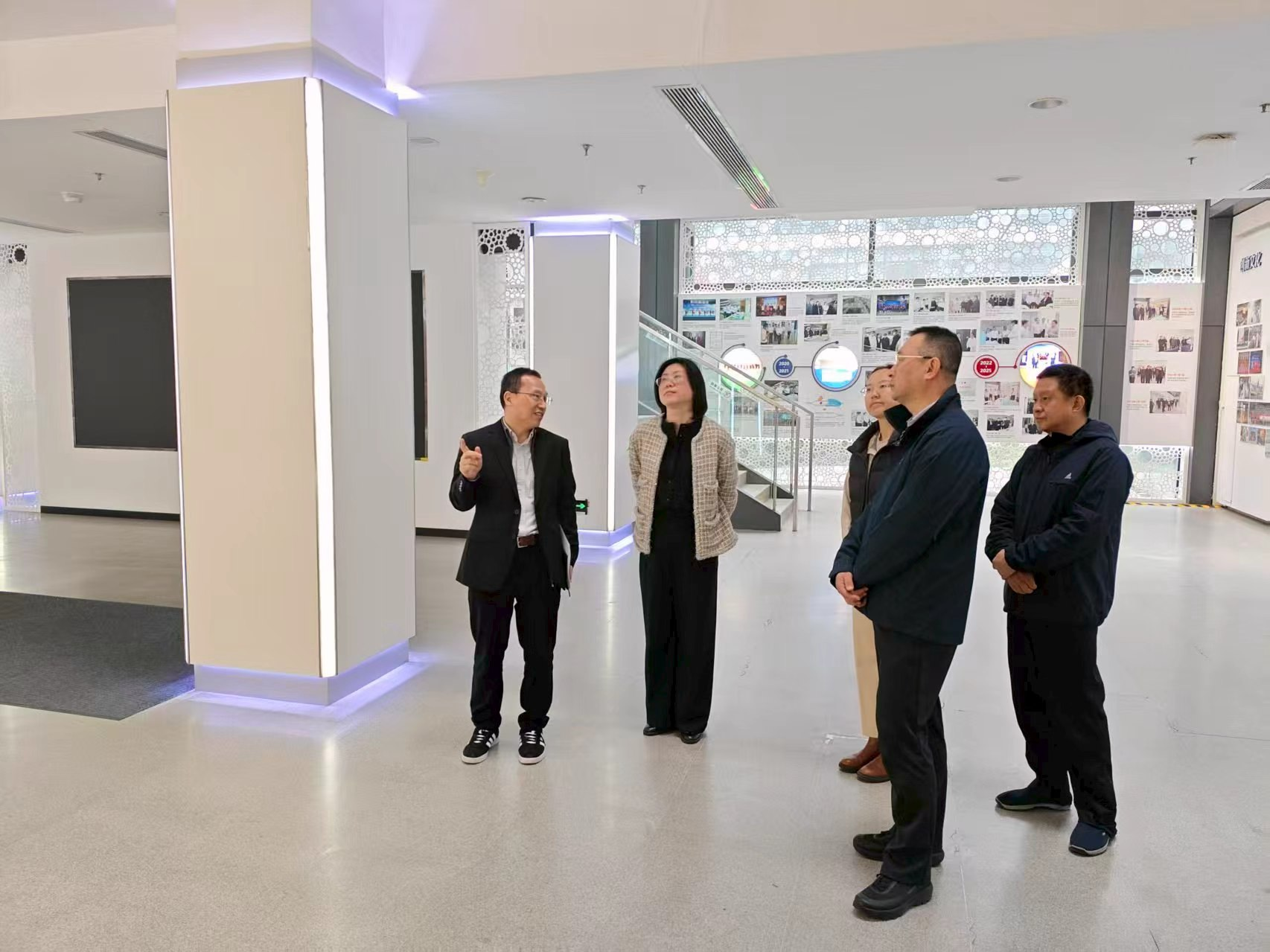 中国电子技术标准化研究院一行访问天津工生所